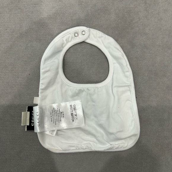 Kids Gucci 2 piece onesies with a bib - Picture 8 of 9